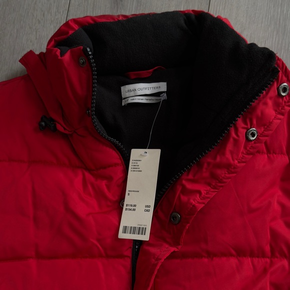 URBAN OUTFITTERS RED PUFFER JACKET WUTH FLEECE LINING - Picture 4 of 5